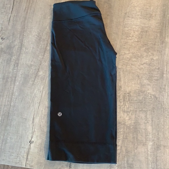 Lululemon Crop - Picture 2 of 5